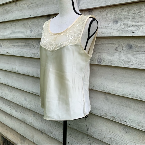 Vintage 90s Ivory White Mesh Floral Lace Crochet Scoop Neck Sleeveless Tank Top - Picture 3 of 16